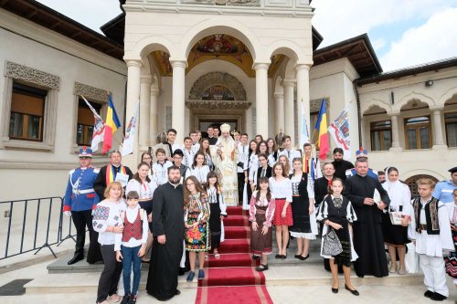 Școala şi Biserica susțin educația elevilor de la sate şi orașe