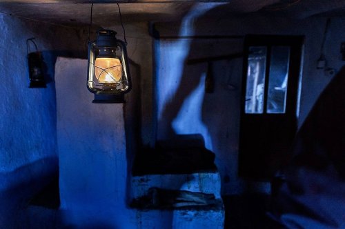 Între lumină și întuneric