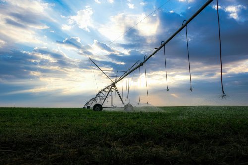 Dezbatere despre reutilizarea apei uzate în agricultură