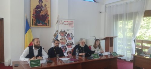 Idealul tinereții este căutarea unui viitor fericit
